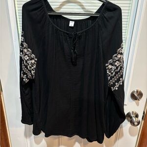 Old Navy Black Top with White Sleeve Embroidery